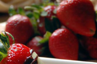 Decadent White Chocolate Dipping Sauce for Juicy Strawberries